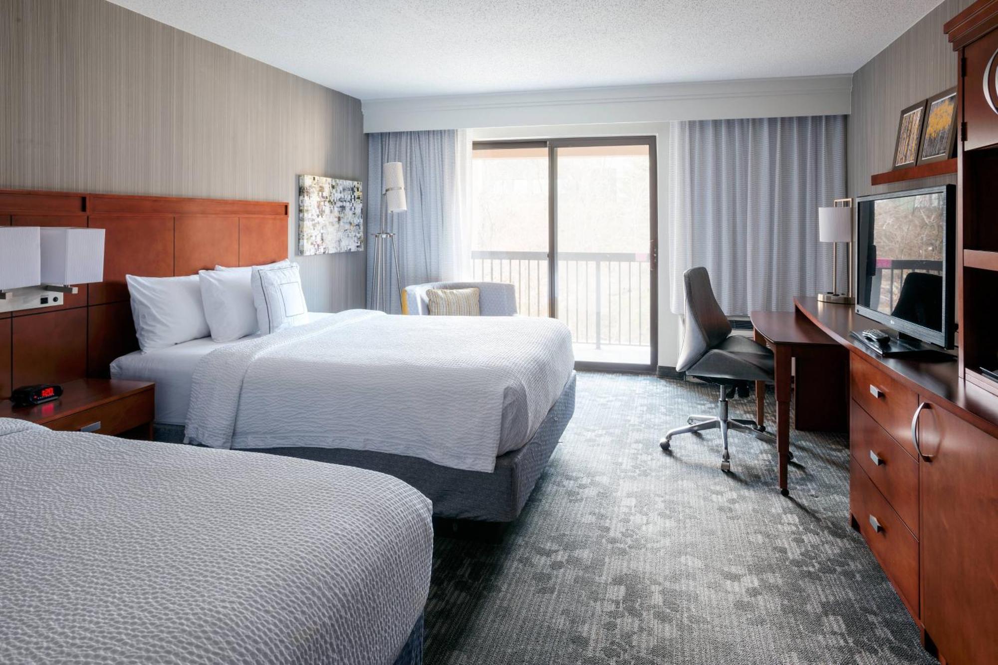 Courtyard Hotel 3*