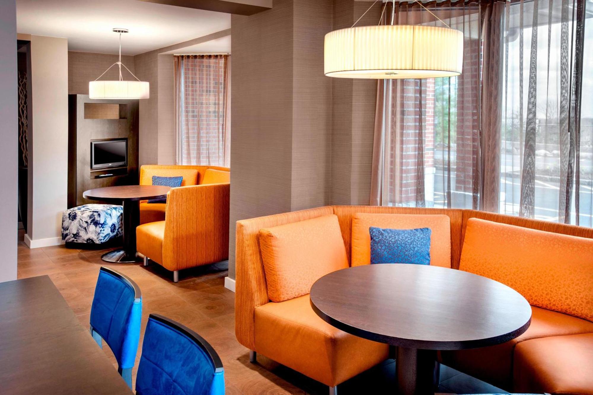 Courtyard Hotel 3*